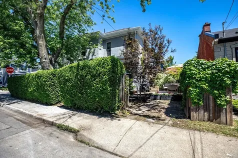 394 Bay Street N Hamilton ON L8L 1N1