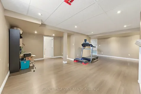 40 Lanza Court Hamilton ON L8T 5A8