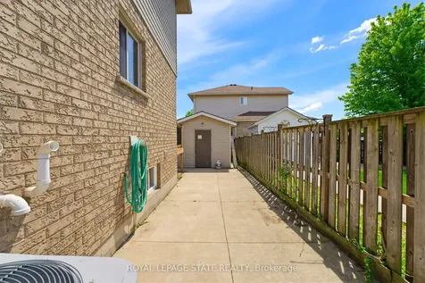 40 Lanza Court Hamilton ON L8T 5A8