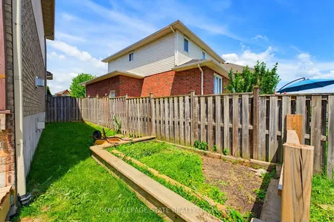 40 Lanza Court Hamilton ON L8T 5A8