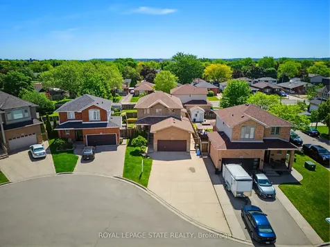 40 Lanza Court Hamilton ON L8T 5A8