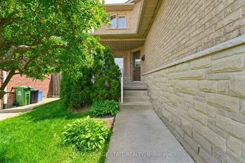 40 Lanza Court Hamilton ON L8T 5A8