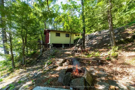 1055 Thanksgiving Rock Way Gravenhurst ON P0E 1G0