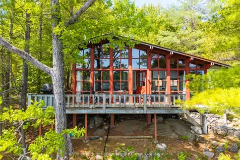 1055 Thanksgiving Rock Way Gravenhurst ON P0E 1G0