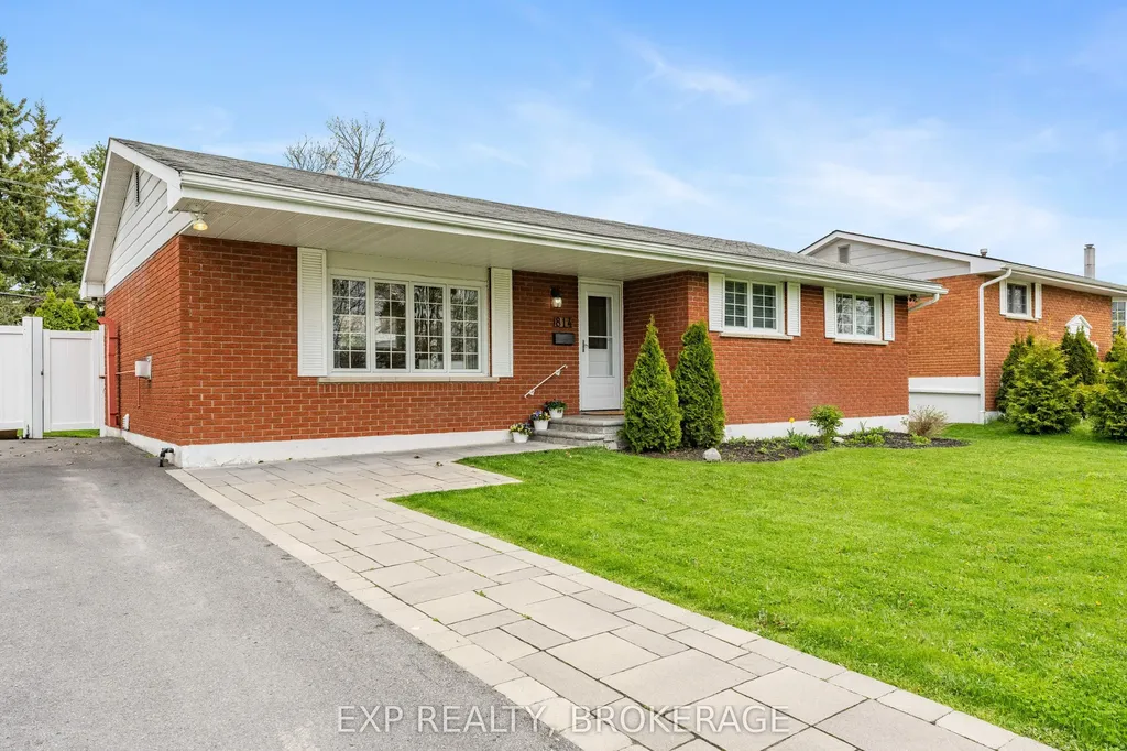 814 Camberley Crescent Kingston ON K7M 4C4