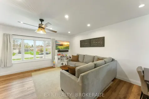 814 Camberley Crescent Kingston ON K7M 4C4
