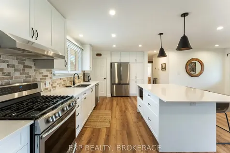 814 Camberley Crescent Kingston ON K7M 4C4