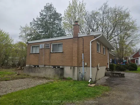 152 Homewood Avenue Kitchener ON N2M 1W9