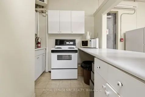 198 Scott Street E St. Catharines ON L2N 5T3