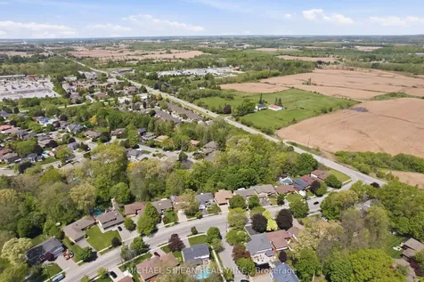 268 Memorial Drive Brantford ON N3R 7H3