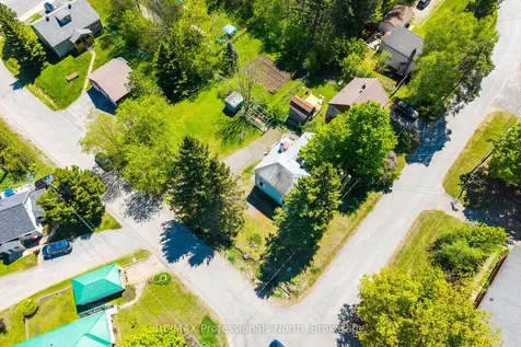 12 Tait Street Huntsville ON P1H 1W5