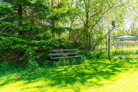 12 Tait Street Huntsville ON P1H 1W5