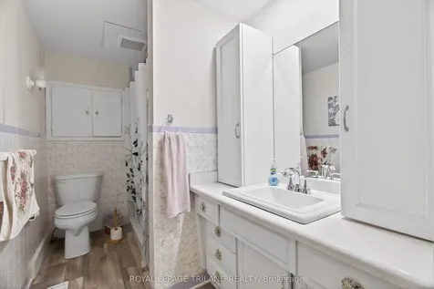 64 Wellington Avenue Southwest Middlesex ON N0L 1A0