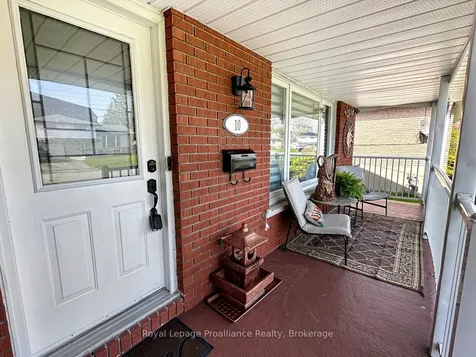 10 Chown Crescent Belleville ON K8P 4P9