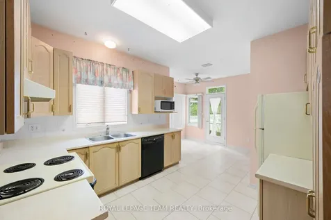 41 Billingham Crescent Kanata ON K2K 2T7