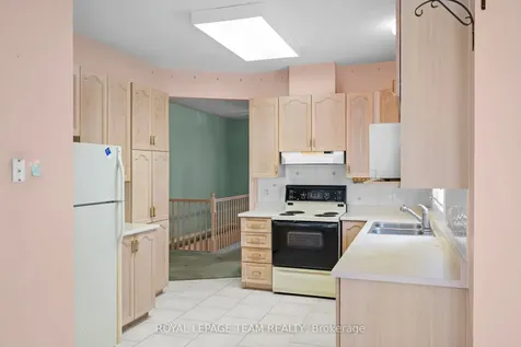 41 Billingham Crescent Kanata ON K2K 2T7