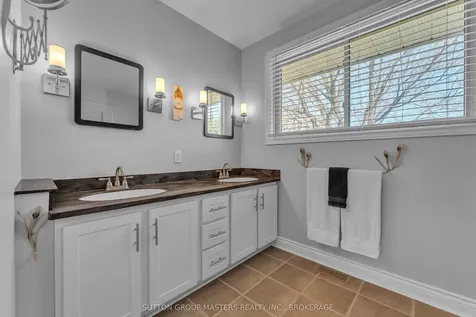 162 Chelsea Road Kingston ON K7M 3Y8