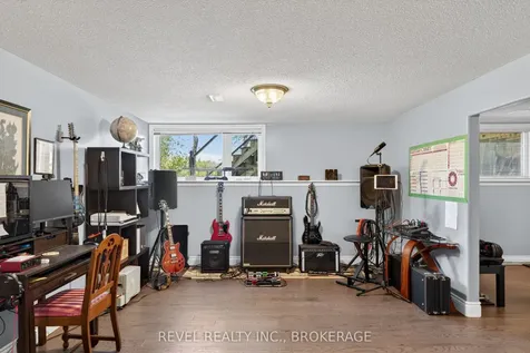1142 Coverdale Drive Kingston ON K7M 8X7