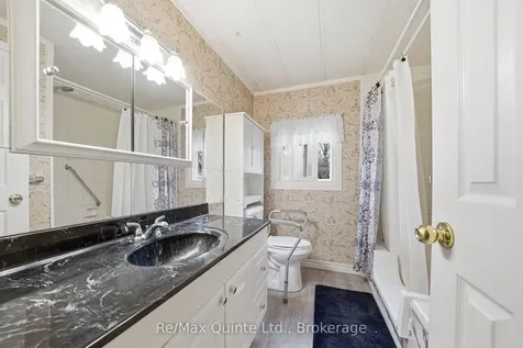 26 Linden Boulevard Quinte West ON K8N 5W9