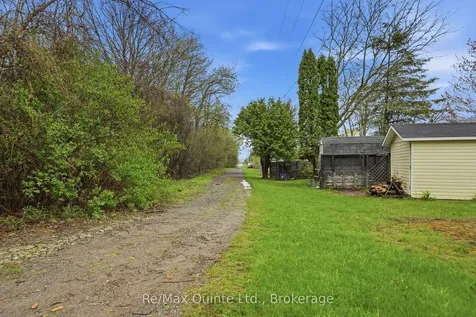 26 Linden Boulevard Quinte West ON K8N 5W9