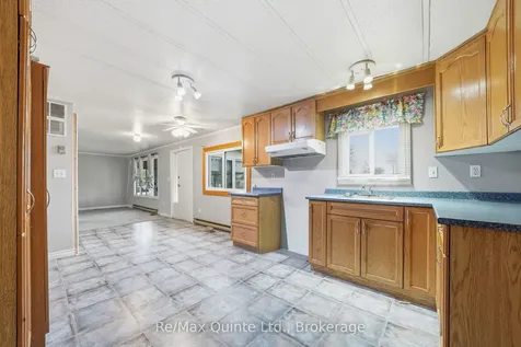 26 Linden Boulevard Quinte West ON K8N 5W9