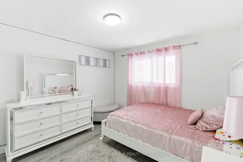 18 Ferrie Street W Hamilton ON L8L 1C5