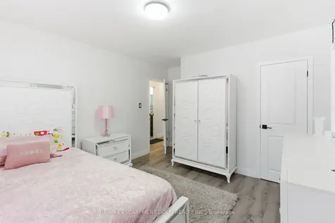 18 Ferrie Street W Hamilton ON L8L 1C5