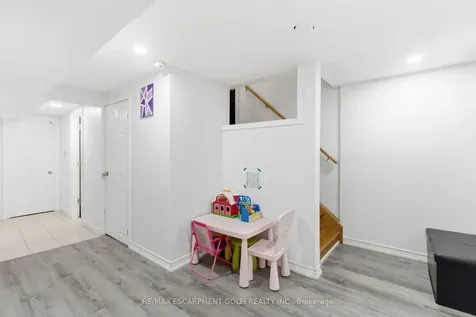 18 Ferrie Street W Hamilton ON L8L 1C5