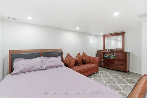 18 Ferrie Street W Hamilton ON L8L 1C5