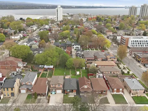 18 Ferrie Street W Hamilton ON L8L 1C5