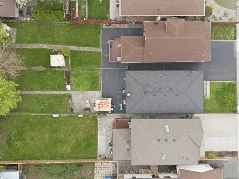18 Ferrie Street W Hamilton ON L8L 1C5