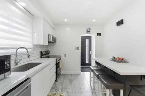 18 Ferrie Street W Hamilton ON L8L 1C5