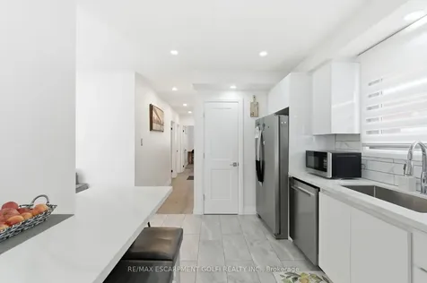 18 Ferrie Street W Hamilton ON L8L 1C5