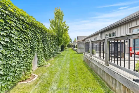 30 Blossom Common St. Catharines ON L2M 0B3