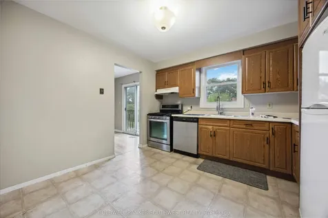 1060 Camelot Crescent Sarnia ON N7S 3L3