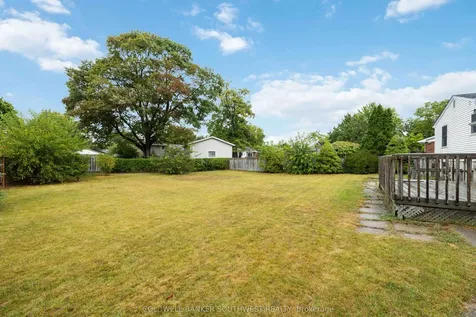 1060 Camelot Crescent Sarnia ON N7S 3L3
