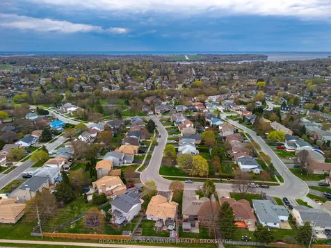 1048 Palmerston Crescent Kingston ON K7P 2P5