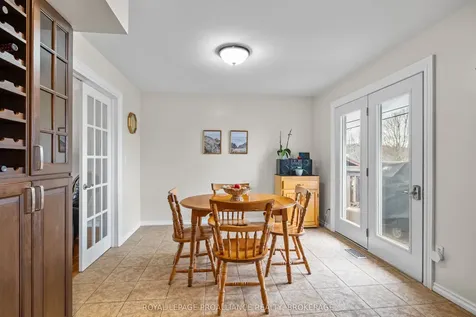 1048 Palmerston Crescent Kingston ON K7P 2P5
