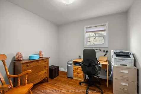 1048 Palmerston Crescent Kingston ON K7P 2P5