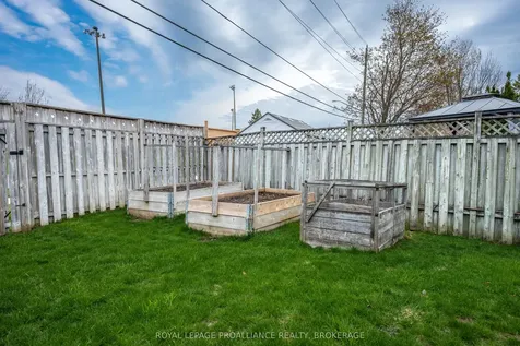 1048 Palmerston Crescent Kingston ON K7P 2P5