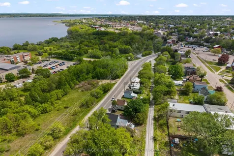736 Pembroke Street W Pembroke ON K8A 5P6