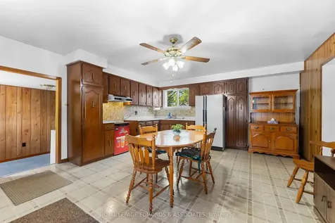 736 Pembroke Street W Pembroke ON K8A 5P6