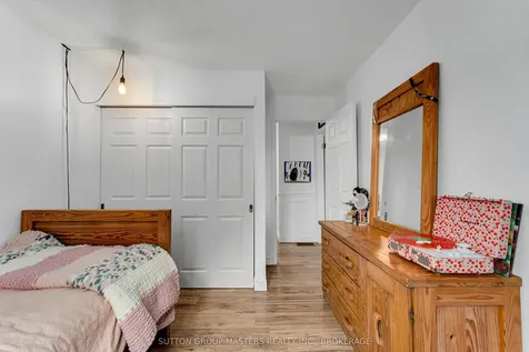 11 Douglas Avenue Kingston ON K7K 6B5