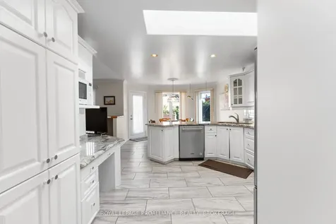 377 Briarwood Drive Kingston ON K7M 7V2