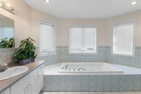 377 Briarwood Drive Kingston ON K7M 7V2