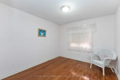 377 Briarwood Drive Kingston ON K7M 7V2