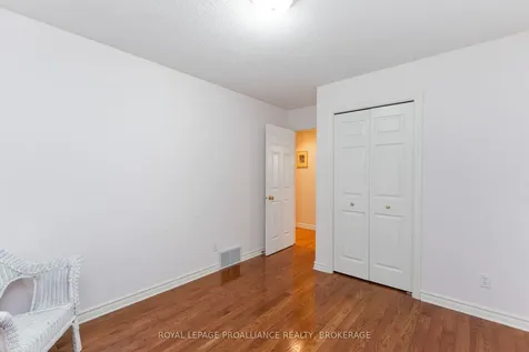 377 Briarwood Drive Kingston ON K7M 7V2