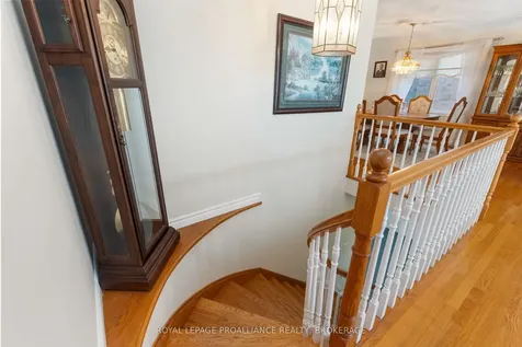 377 Briarwood Drive Kingston ON K7M 7V2