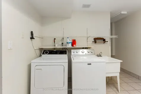 377 Briarwood Drive Kingston ON K7M 7V2
