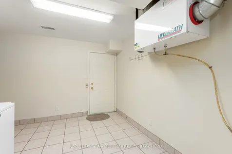 377 Briarwood Drive Kingston ON K7M 7V2
